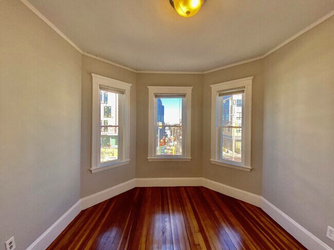 Foto del edificio - 30 North Beacon St