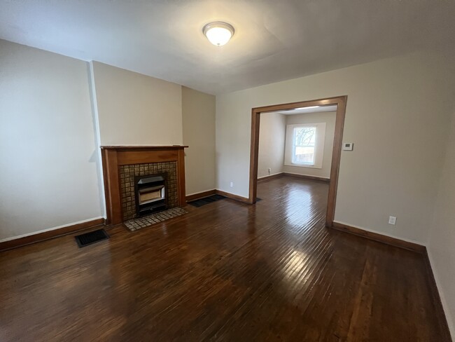 Building Photo - 1125 S Champion Ave