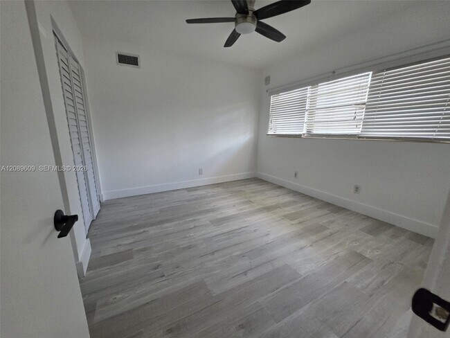 Foto del edificio - 7845 NE Bayshore Ct