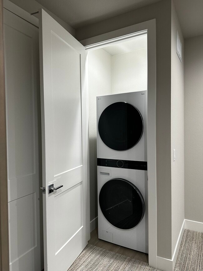 Foto del edificio - 2411 Schooner Ave