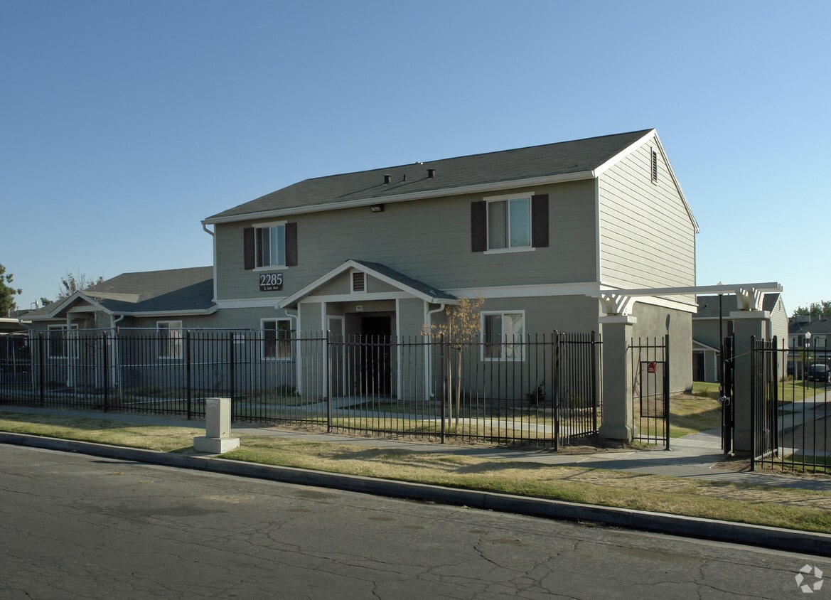 Building Photo - Martin Luther King Square