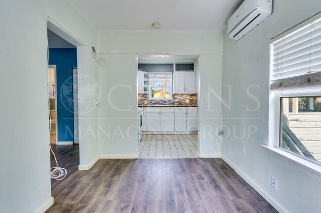 Building Photo - 2nd Story Beachside Apartment