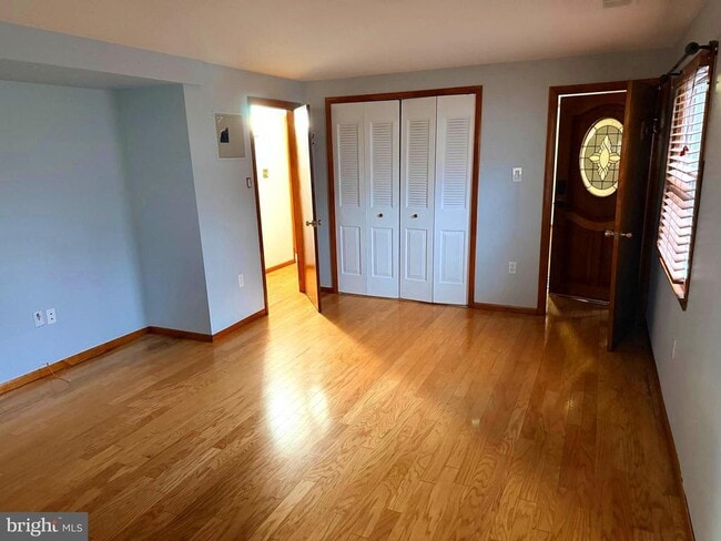 Foto del edificio - 5052 Lakeland Ct