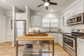 Building Photo - 413 Pine St NE