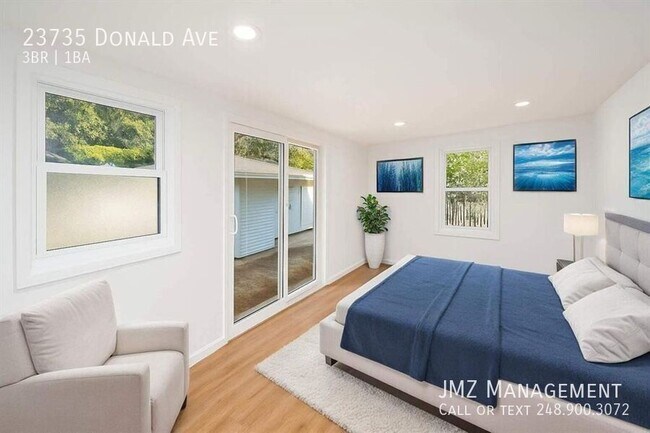 Foto del edificio - 23735 Donald Ave