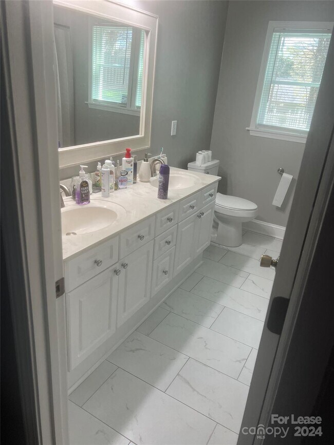 Building Photo - 2848 Ridge Crossing Ct NW