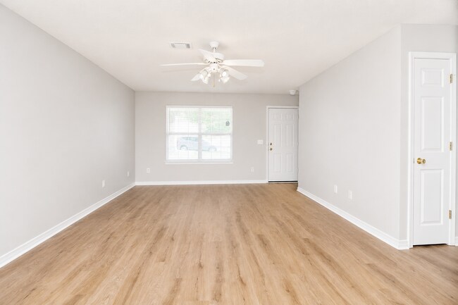 Foto del edificio - Northwest Pensacola 3BR/2BA Home Near Navy Federal with No Carpet & Privacy-Fenced Backyard
