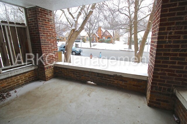 Building Photo - Spacious Living near UMKC!