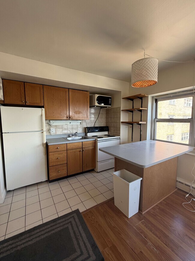 Foto del edificio - 4960 N Marine Dr