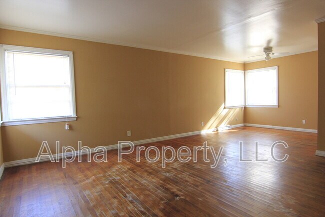 Building Photo - 5 Valley View Dr