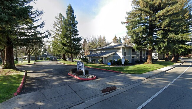 Foto del edificio - 1650 Forest Ave