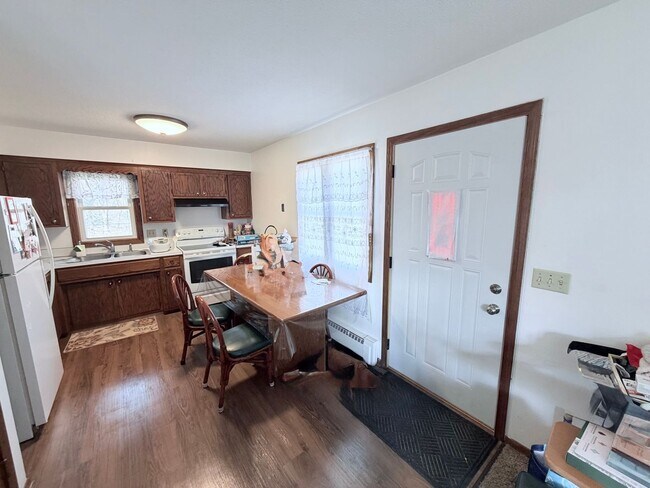 Foto del edificio - Stylish Townhome-Style 1BR with Patio, Garage & In-Unit Laundry!