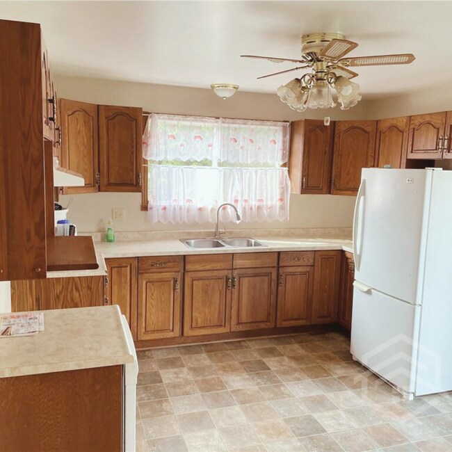 Photo du bâtiment - 3-Bedroom House in Tillsonburg!!