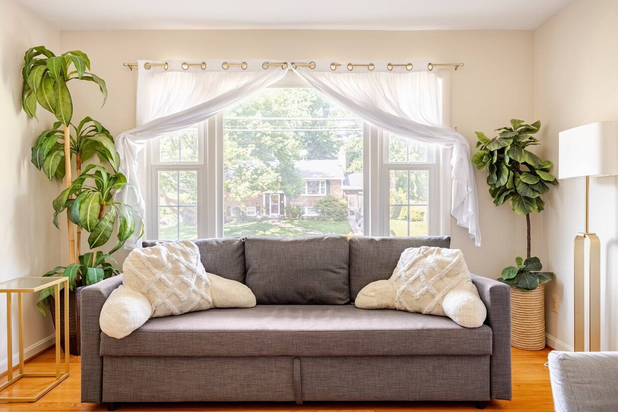 Photo - 7527 Fairwood Ln (Falls Church, VA)