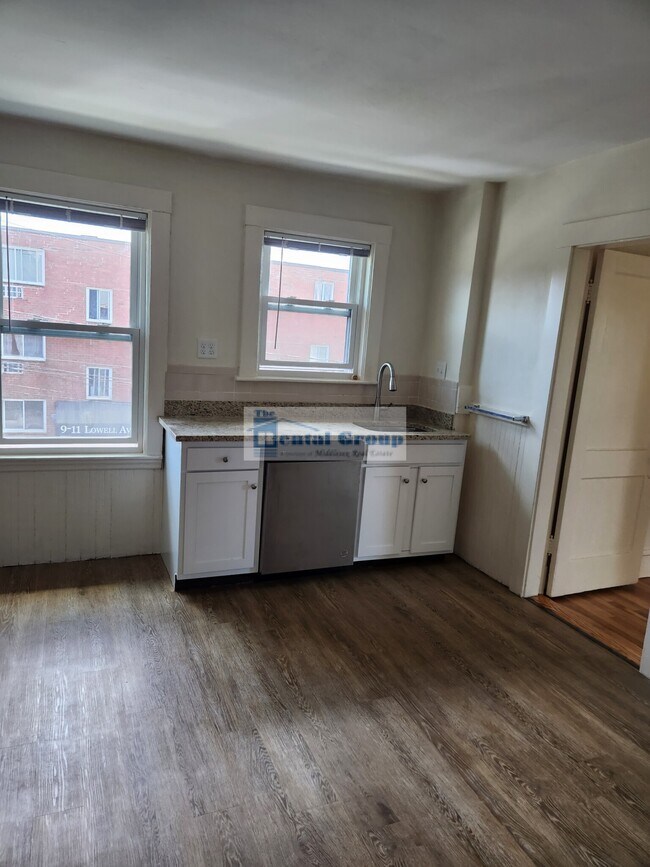 Foto del edificio - 242 Waverley Ave