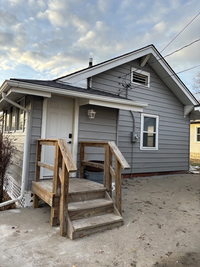 Building Photo - 914 N 6th St