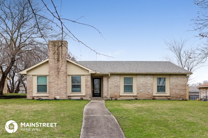 Primary Photo - 1217 Canyon Oaks Dr