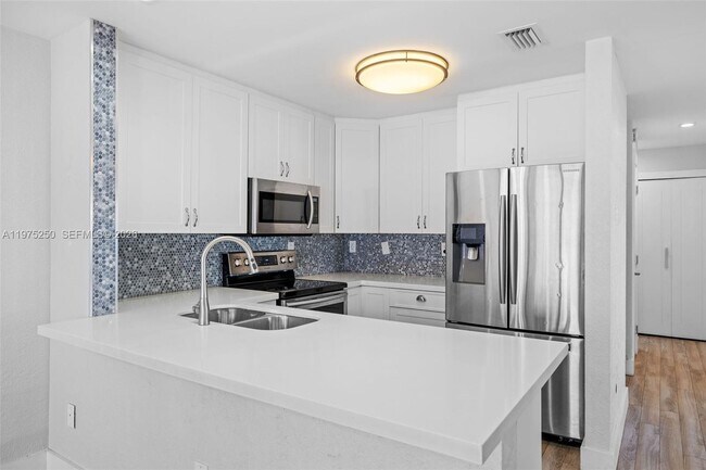 Foto del edificio - 20900 Leeward Ct