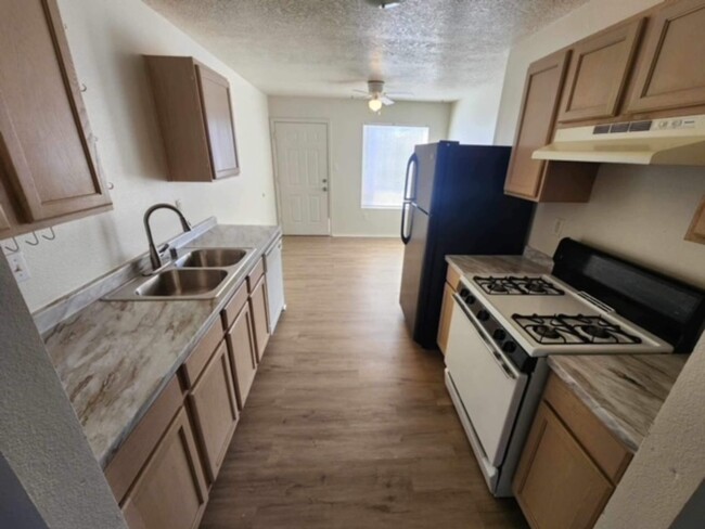 Foto del edificio - 3 Br, 2 Ba, 2 CG