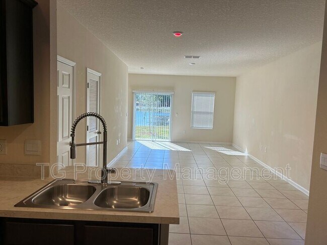 Foto del edificio - 880 Observatory Pkwy