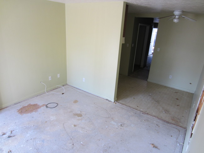 Building Photo - Harris Haven Apartment Homes