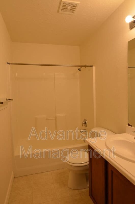 Building Photo - 4044 S Lake Vista Dr