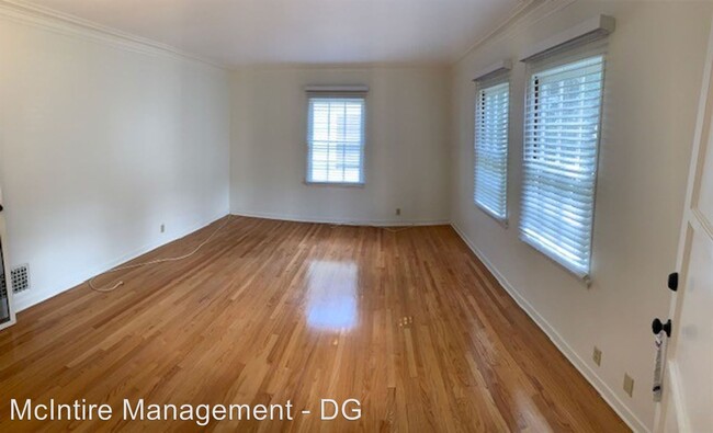 Building Photo - 220 S Oakland Ave