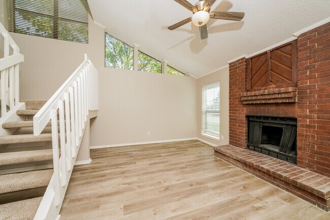 Foto del edificio - 1115 Hemlock Ct