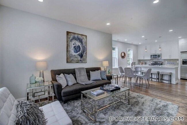 Building Photo - 757 Washington St