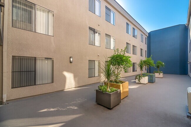 Building Photo - Windsor Court