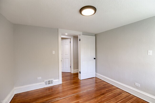 Building Photo - 4 br, 2 bath House - 3841 East 59th Street