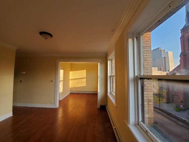 Building Photo - 261 State St