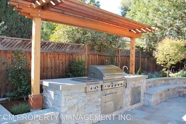 Foto del edificio - 4 br, 3 bath House - 16425 W. La Chiquita Ave