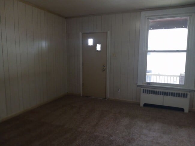 Building Photo - 3 br, 1 bath House - 303 S 2ND ST