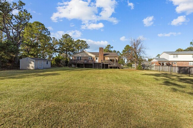 Building Photo - Beaufort Home Available Now!
