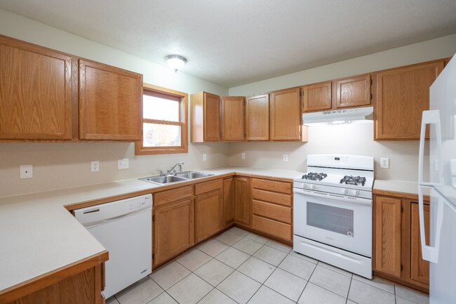 Building Photo - 1589 Crystalline Dr SE