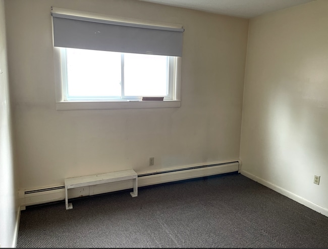 Interior Photo - 382-384 River St