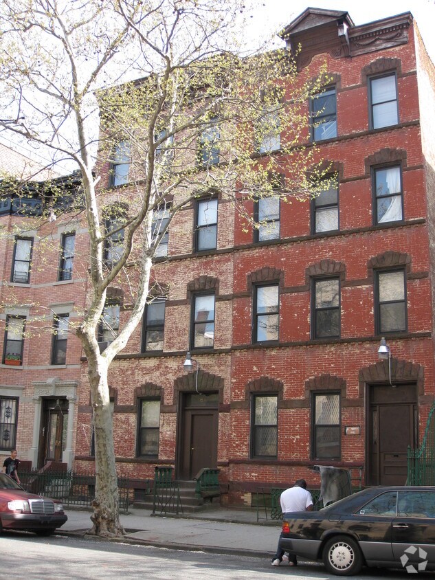 Foto del edificio - 566 Sterling Pl