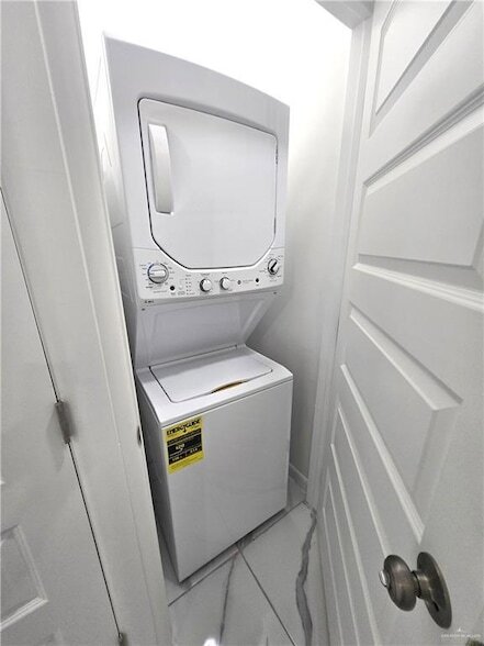 Building Photo - 3201 Magdalena St