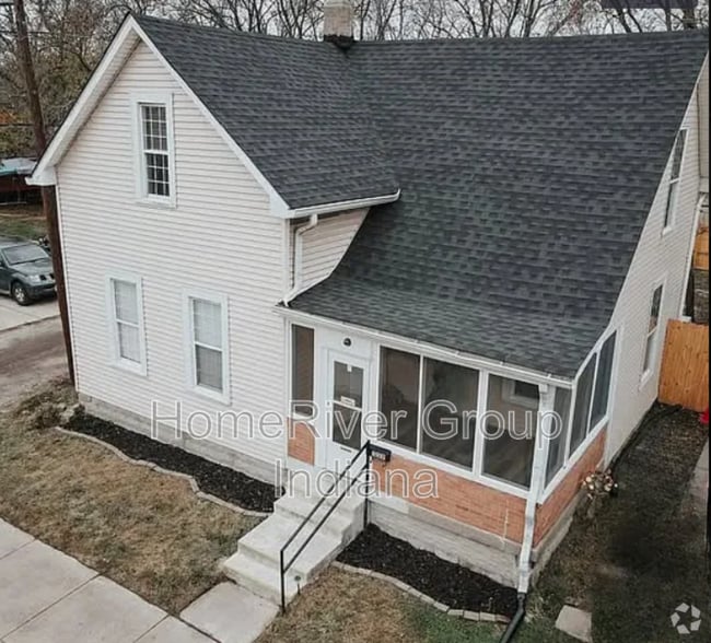 Building Photo - 352 W 28th St