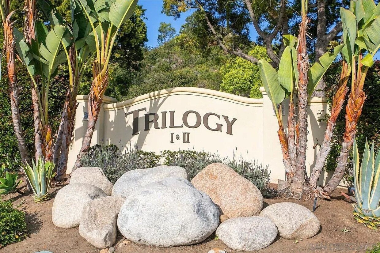 Foto principal - 3 Bed / 2.5 Bath Single Family Home!! Avai...