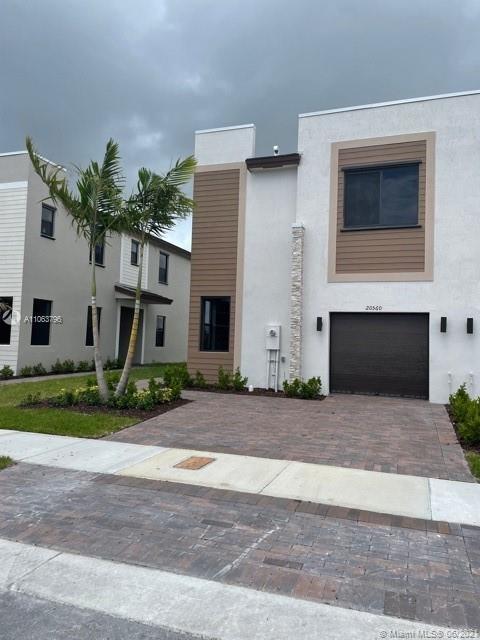 Foto del edificio - 20560 NE 5th Pl