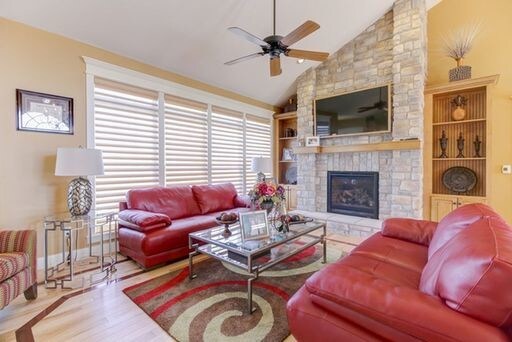 LIVING ROOM - 5018 Chestnut Grove Dr