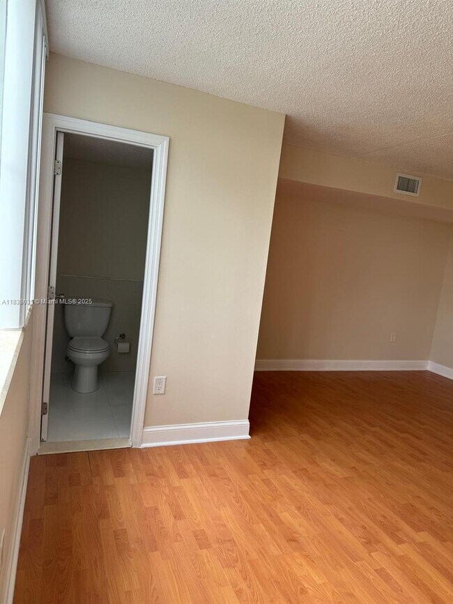 Foto del edificio - 6045 NW 186th St
