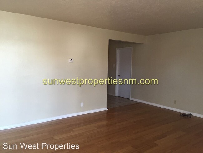 Building Photo - 3 br, 1 bath House - 2627 Mossman Dr.