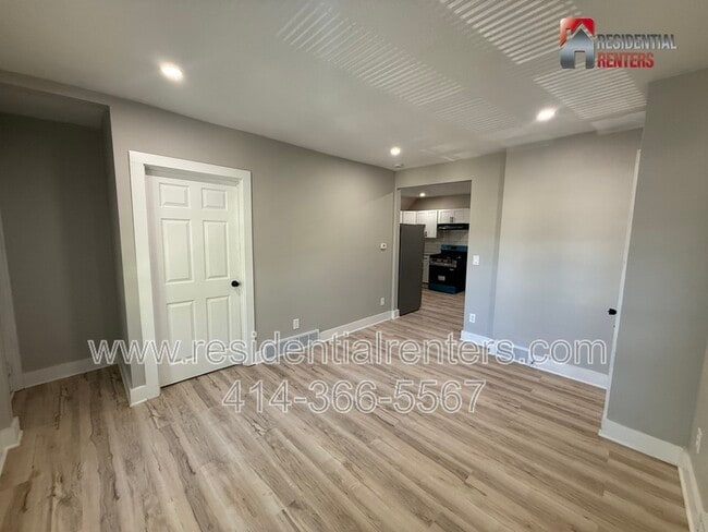 Building Photo - 845 S 75th St
