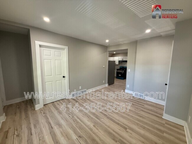 Foto del edificio - 845 S 75th St
