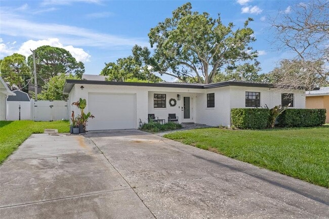 Building Photo - 4714 W Oakellar Ave