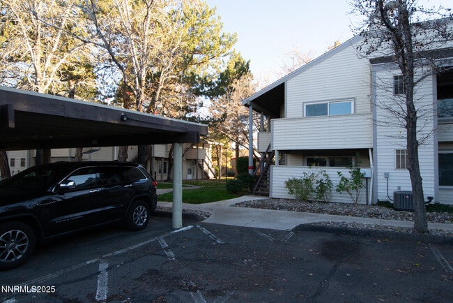 Building Photo - 2127 Roundhouse Rd