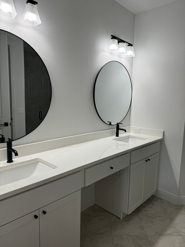 Foto del edificio - 8400 Dockside Pl